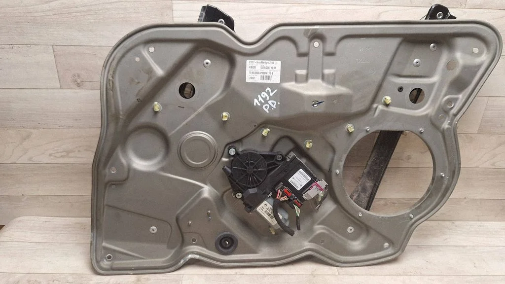 Esiukse elektriline aknatõstuk mootoriga – Skoda Octavia Mk2 (1Z) (2004-2013)