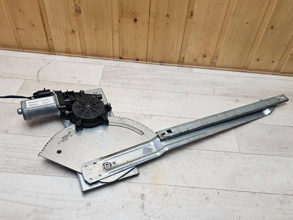 Front door window regulator with motor D232805