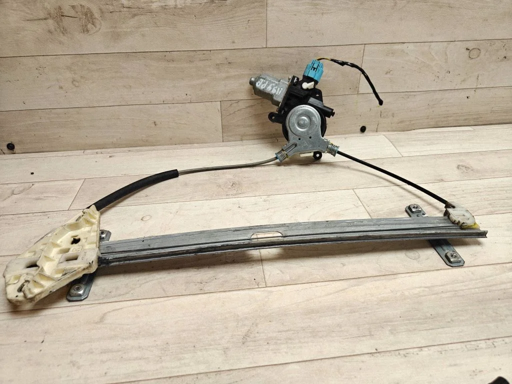 Front door window regulator with motor 701170