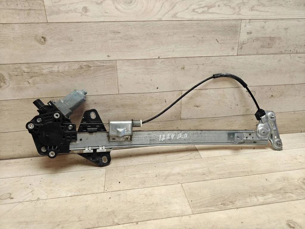 Front door window regulator with motor – front right