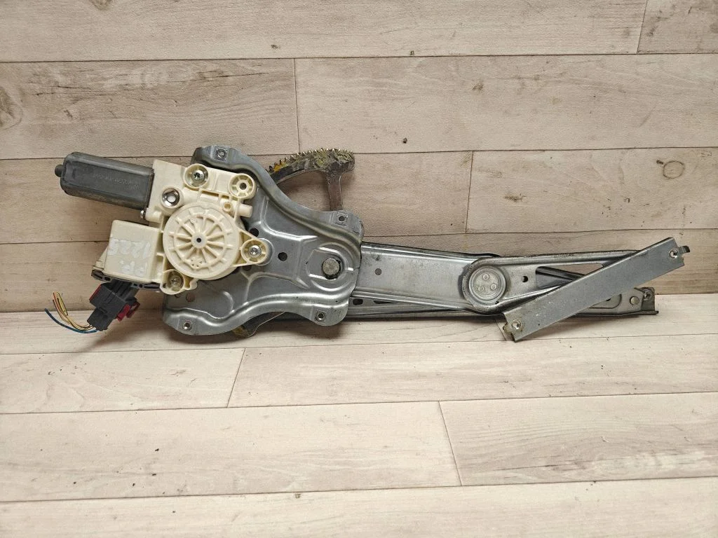 Front door window regulator with motor 6981005050