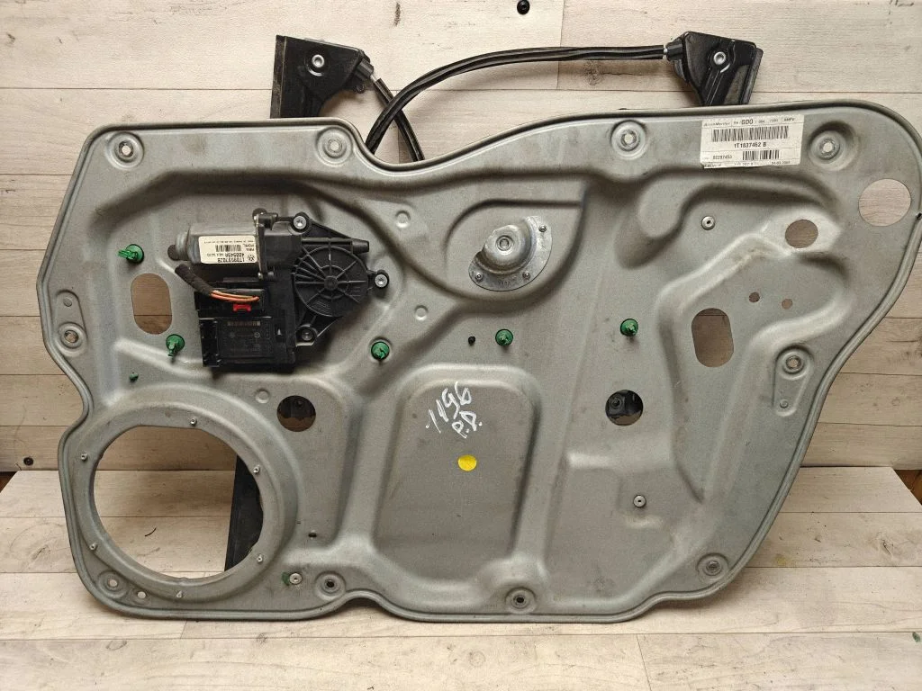 Esiukse elektriline aknatõstuk mootoriga – Volkswagen Touran I (2003-2010)