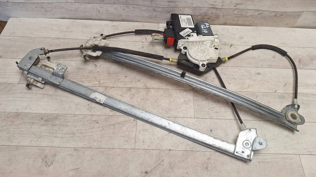 Front door window regulator with motor 1488740080