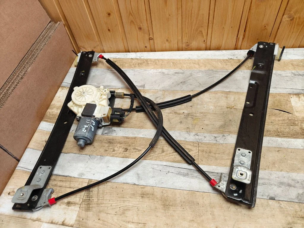 Front door window regulator with motor 6M2114553B