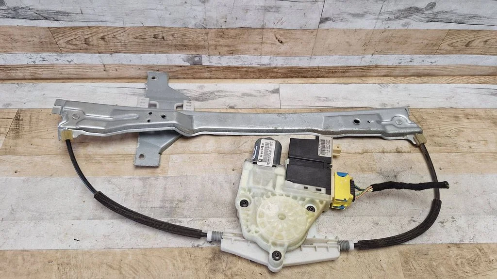 Front door window regulator with motor 9657133580