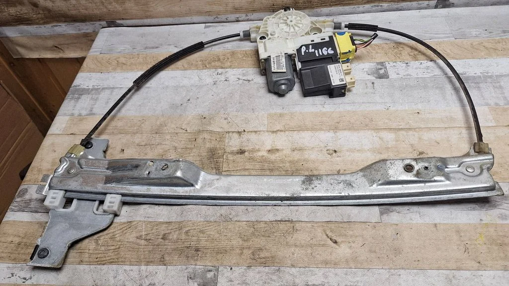 Front door window regulator with motor 996396101