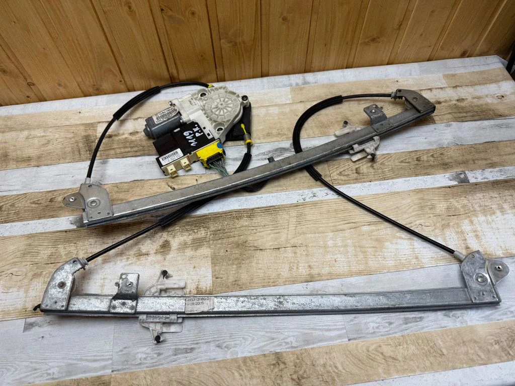 Front door window regulator with motor 998065103
