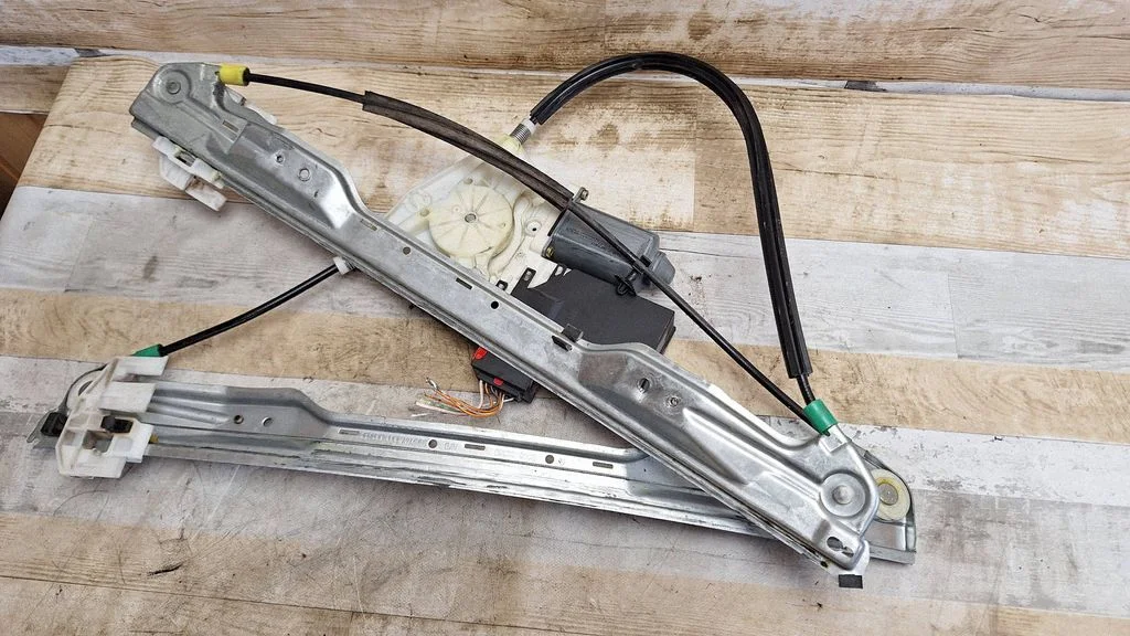 Front door window regulator with motor 9648485080