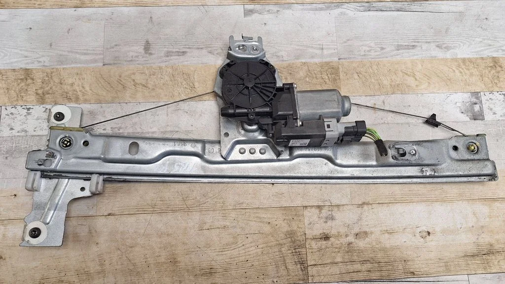 Front door window regulator with motor – Peugeot 207 (2006-2013)