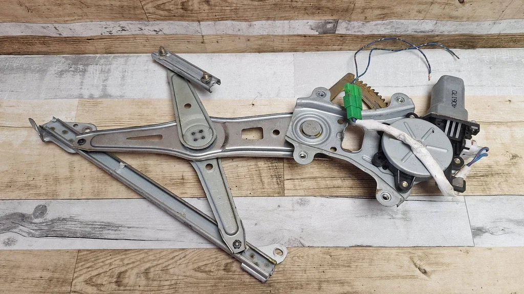 Front door window regulator with motor 406170