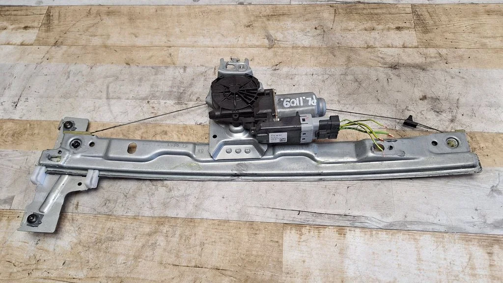 Front door window regulator with motor – Peugeot 207 CC (2007-2014)