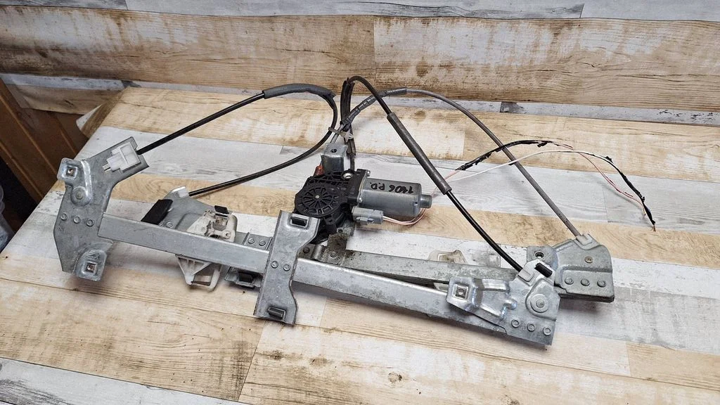 Front door window regulator with motor – Citroen Berlingo (2003-2007)
