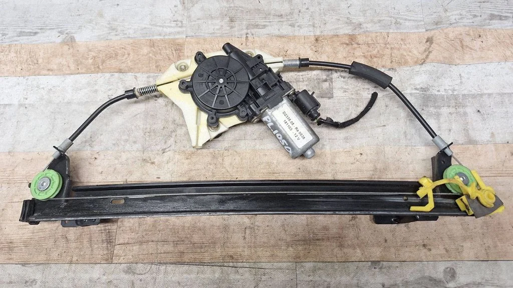 Front door window regulator with motor D233505
