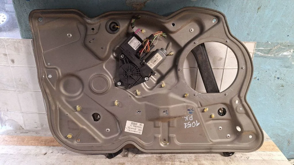Esiukse elektriline aknatõstuk mootoriga – Skoda Octavia Mk2 (1Z) (2004-2013)