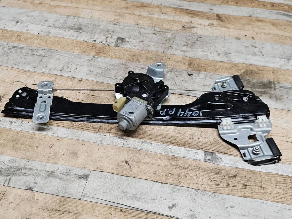 Front door window regulator with motor 0130822680