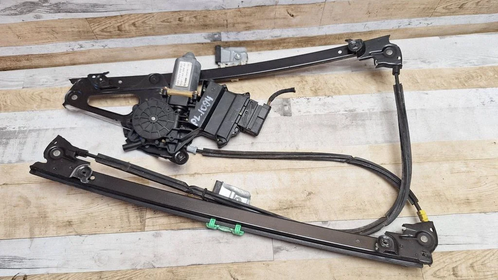 Front door window regulator with motor 7M3959801