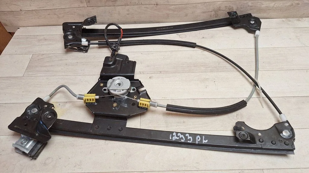 Front door window regulator with motor 606000LA3981