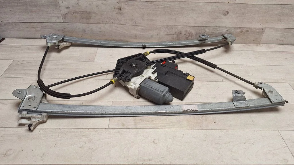 Front door window regulator with motor 1488737080