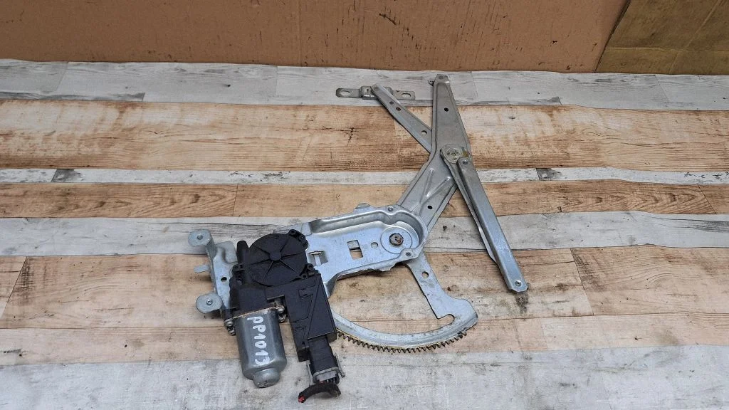 Front door window regulator with motor 93362661