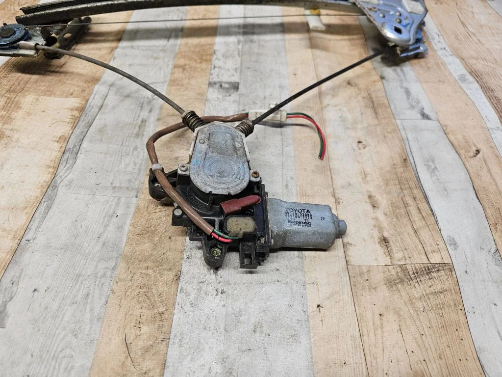 Priekšējā el. loga pacēlāja mehānisma komplekts 8571033080