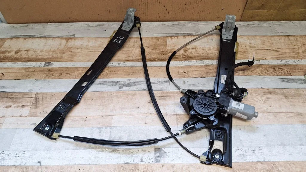 Front door window regulator with motor AM51U23200BE