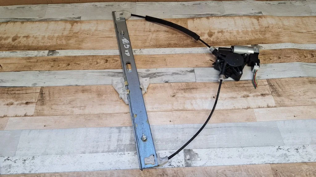 Front door window regulator with motor GJ6A5958X – Mazda 5 (2005-2010)