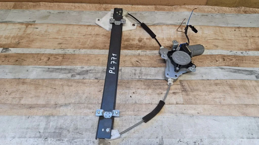 Front door window regulator with motor 25937973