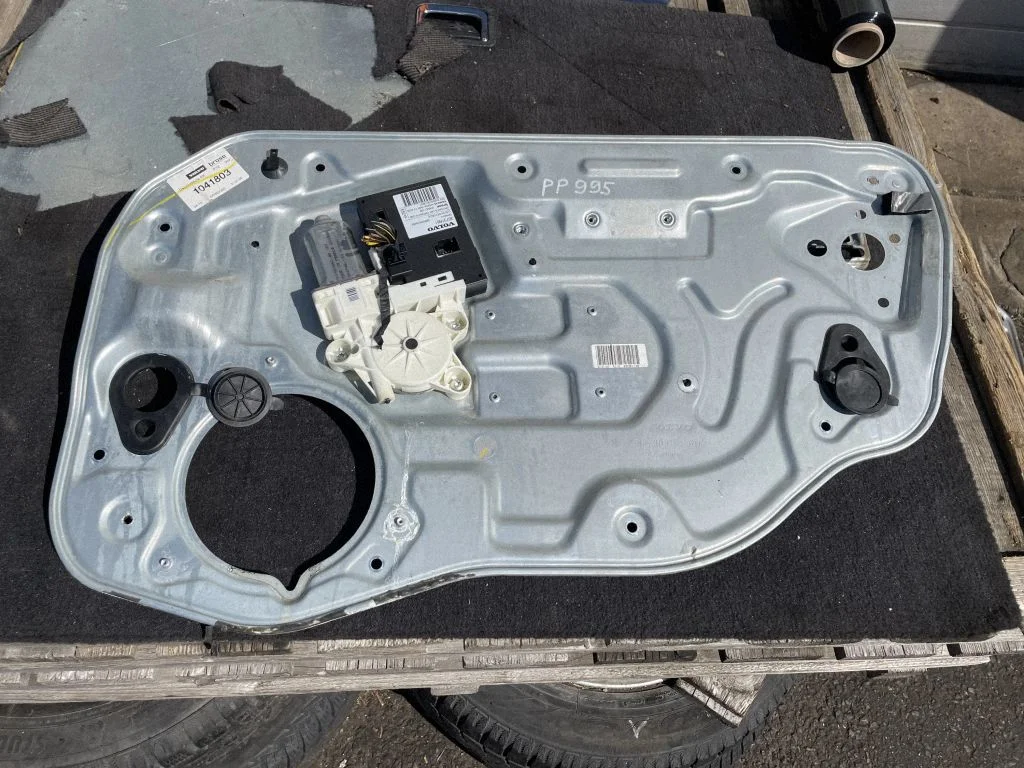 Front door window regulator with motor 30737681