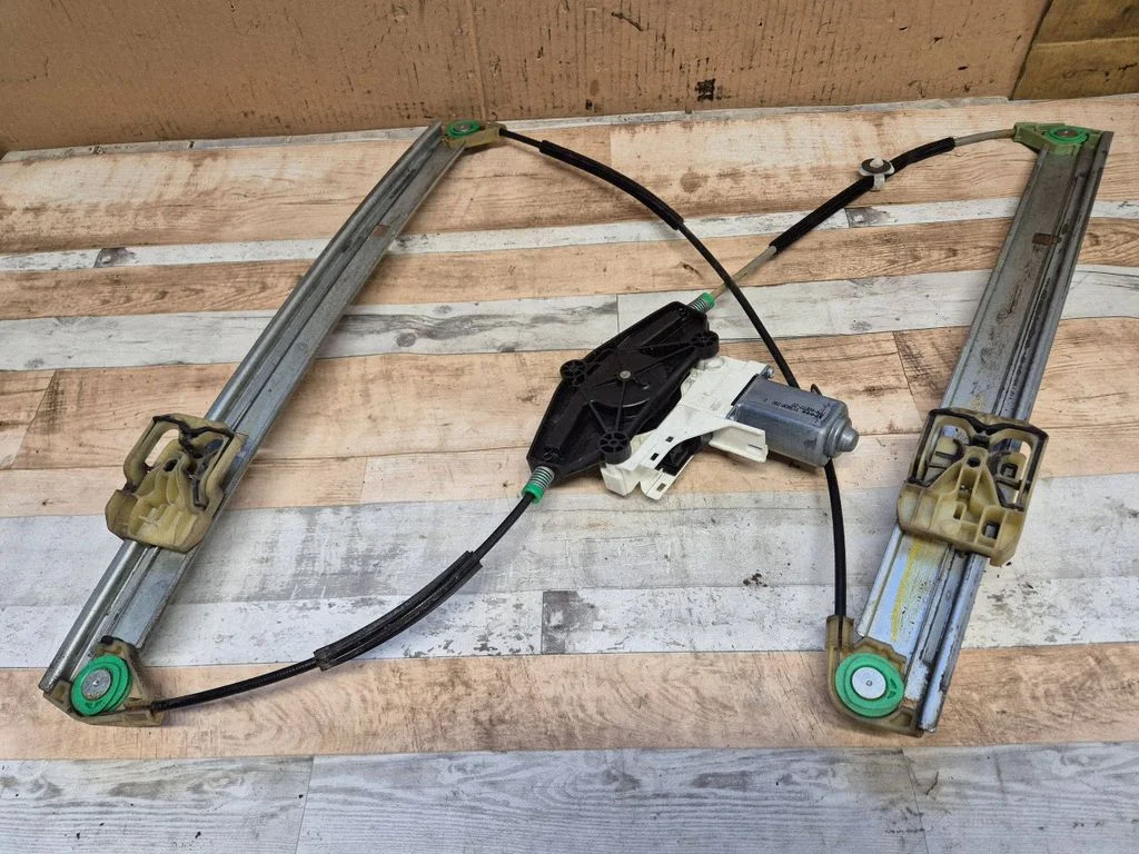 Front door window regulator with motor 8K0959801B
