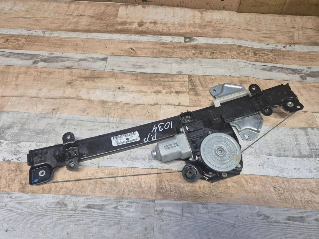 Front door window regulator with motor 807003TA4A