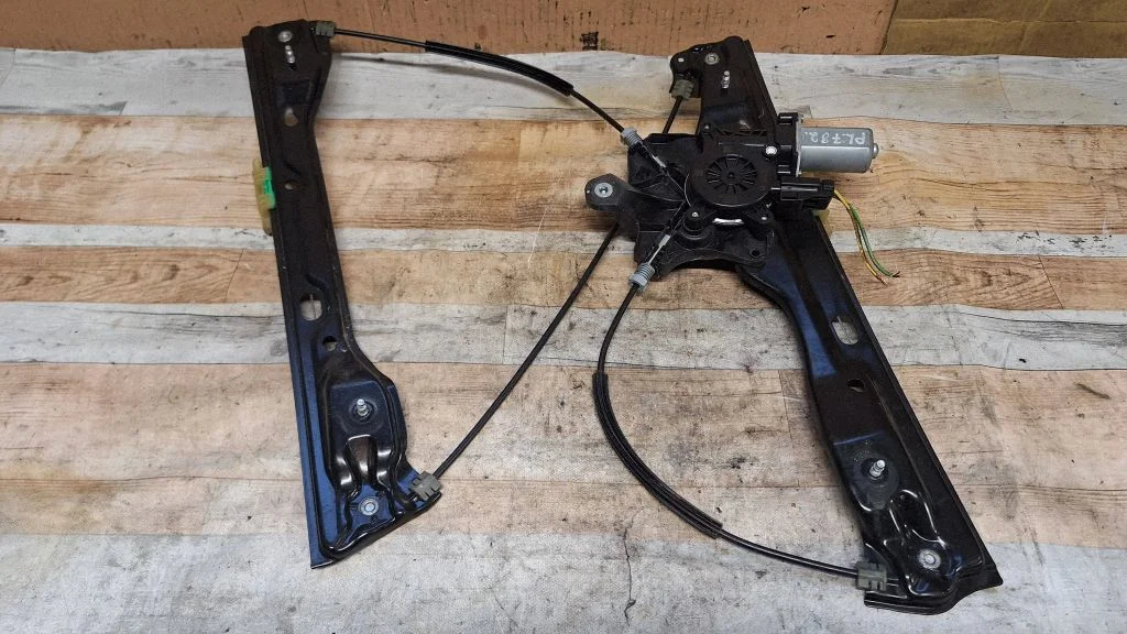 Front door window regulator with motor SD237816