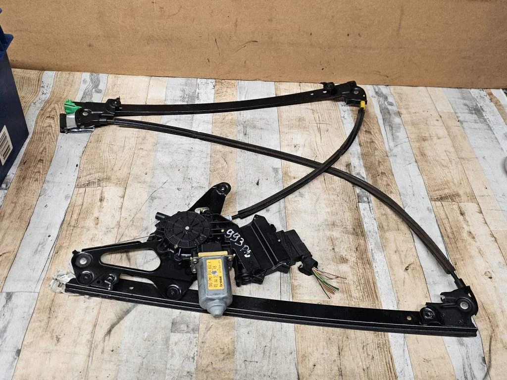 Front door window regulator with motor – Seat Alhambra (Mk1) (1996-2010)