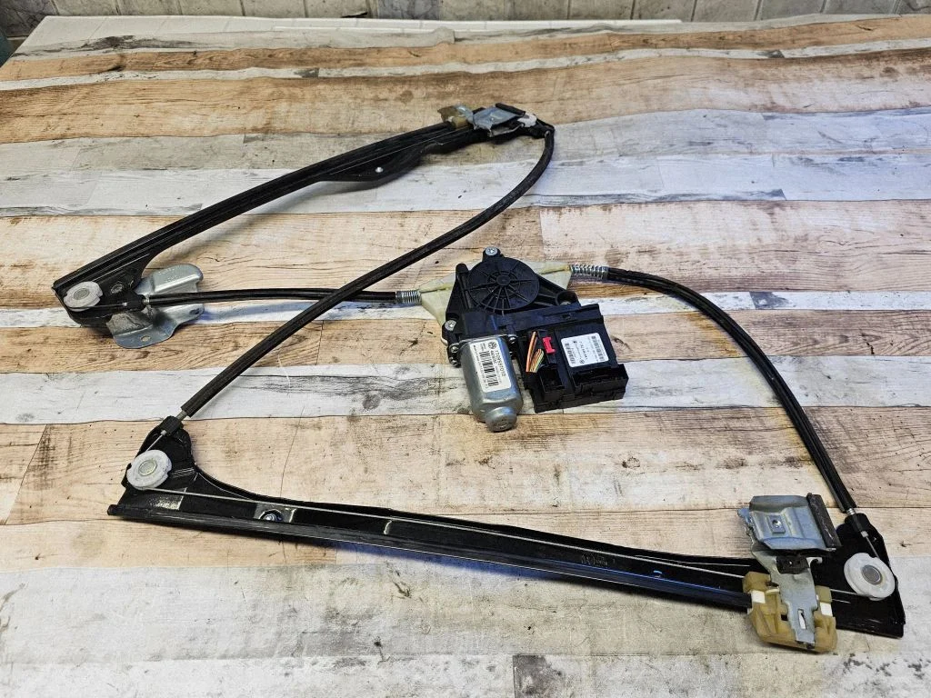 Front door window regulator with motor – Volkswagen Touran I (2003-2010)