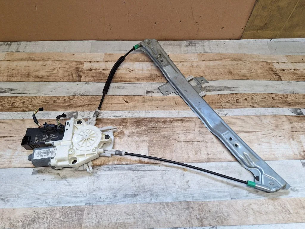 Front door window regulator with motor 9663036680