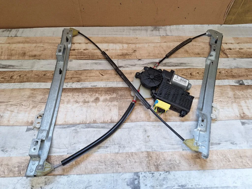 Front door window regulator with motor 9682495780