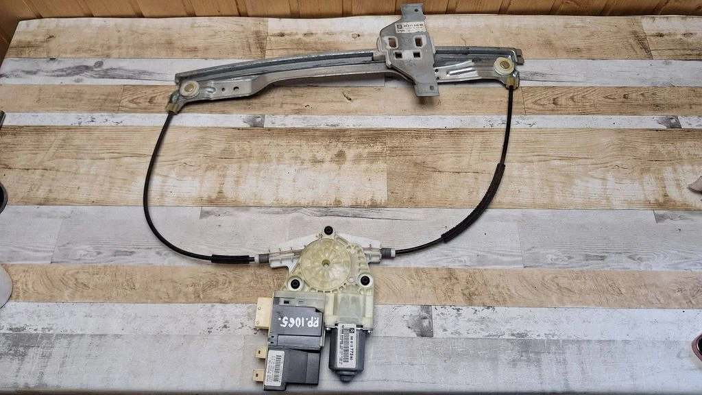 Front door window regulator with motor – Citroen C4 I (2004-2010)