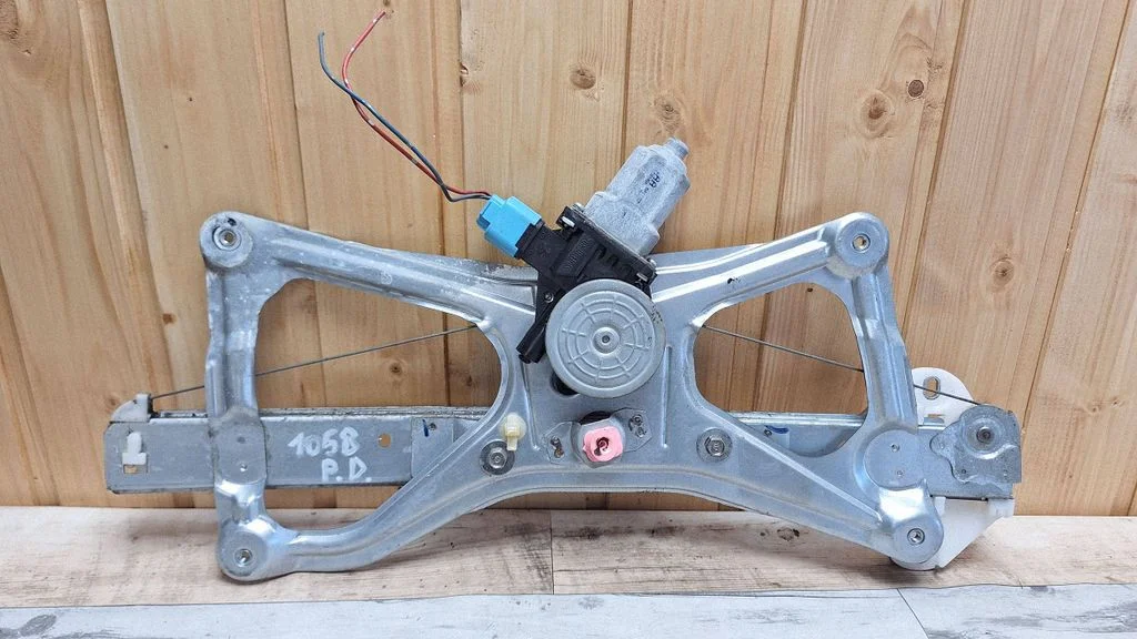 Front door window regulator with motor – front right