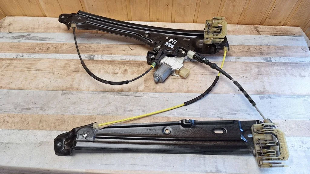 Front door window regulator with motor 7182086