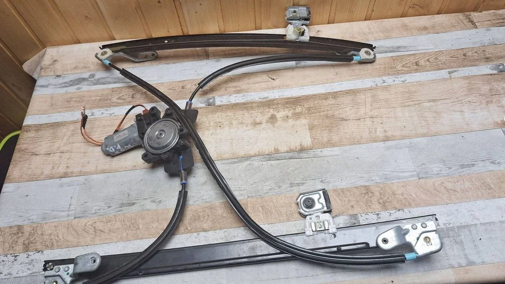 Front door window regulator with motor AY2621002771