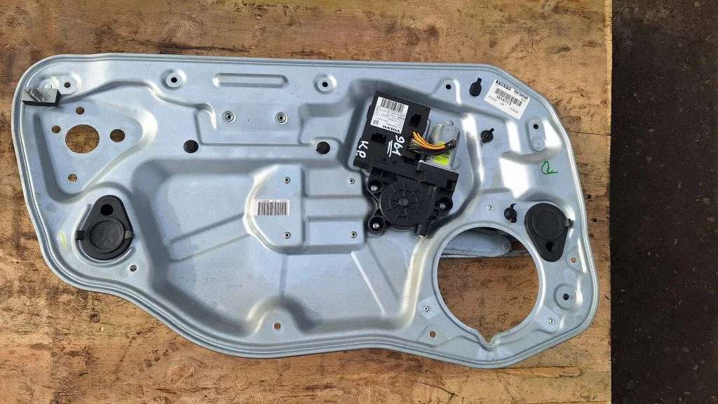 Front door window regulator with motor – Volvo V50 (2008-2012)