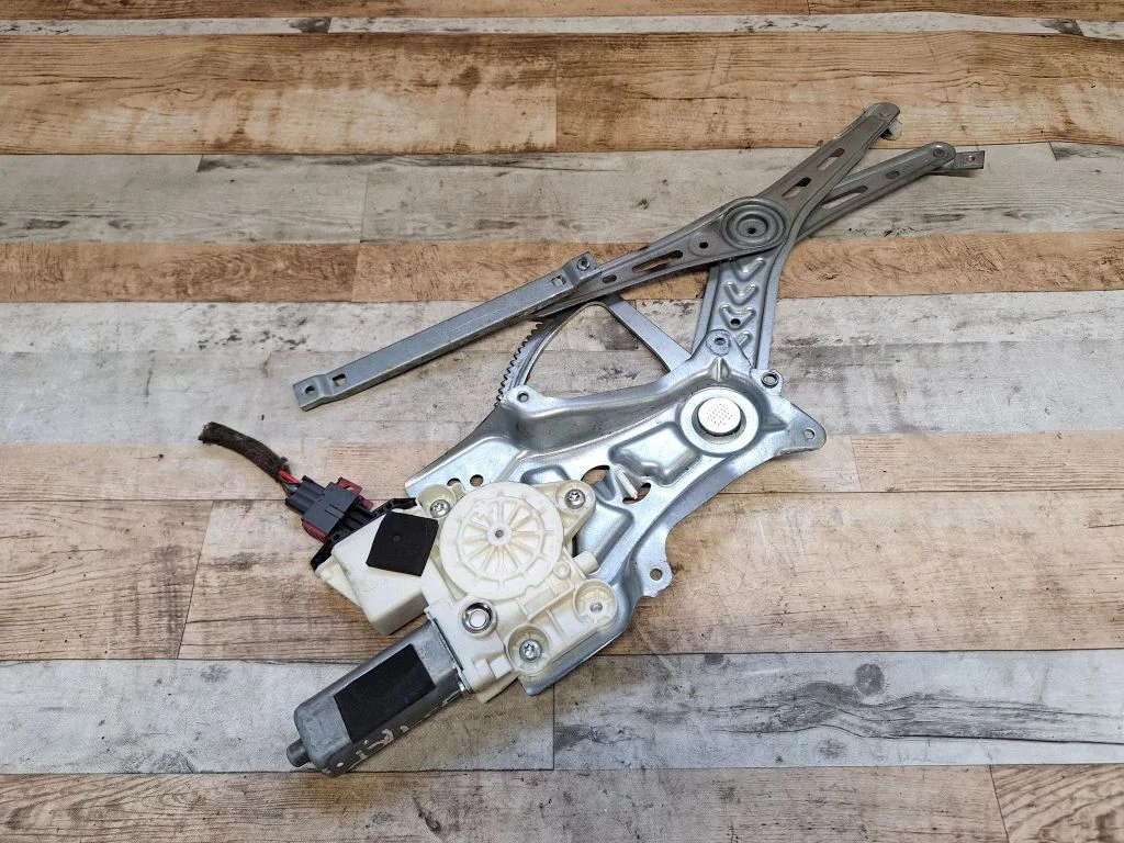 Front door window regulator with motor 9178985