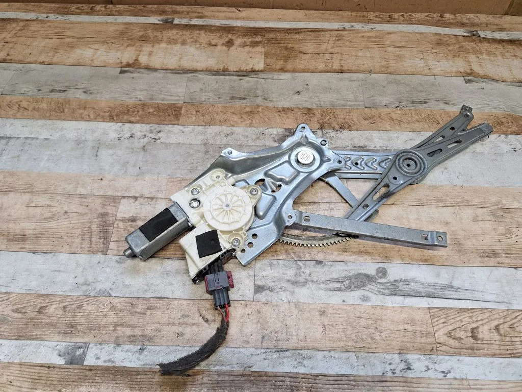 Front door window regulator with motor 9178986