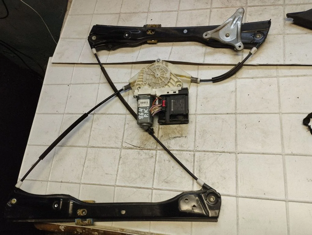 Front door window regulator with motor 1K0959793N
