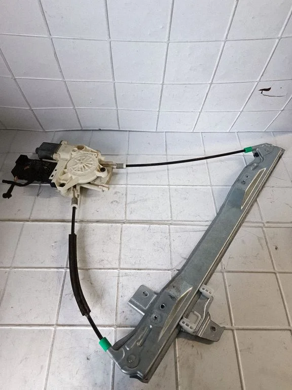Priekšējā el. loga pacēlāja mehānisma komplekts 9644893480