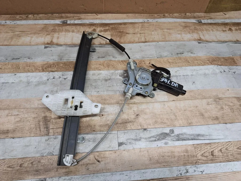 Front door window regulator with motor – front right