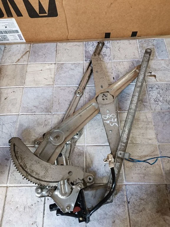 Front door window regulator with motor 8571044010