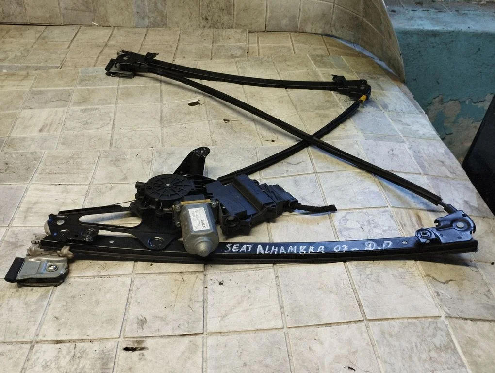 Front door window regulator with motor – Seat Alhambra (Mk1) (1996-2010)
