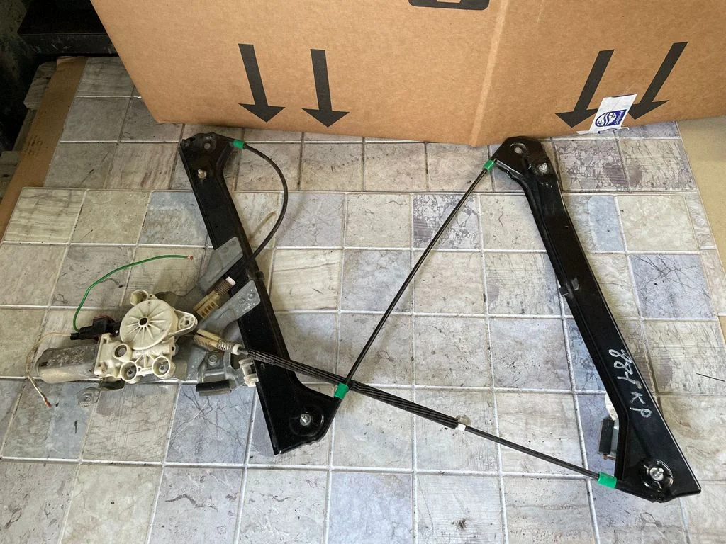 Front door window regulator with motor – front left