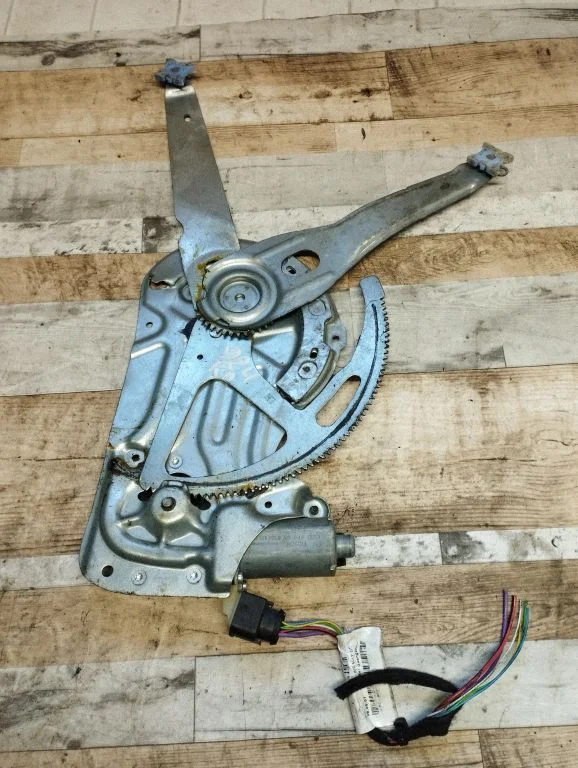 Front door window regulator with motor – front left