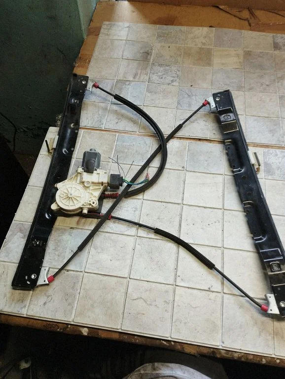 Front door window regulator with motor 0130822287